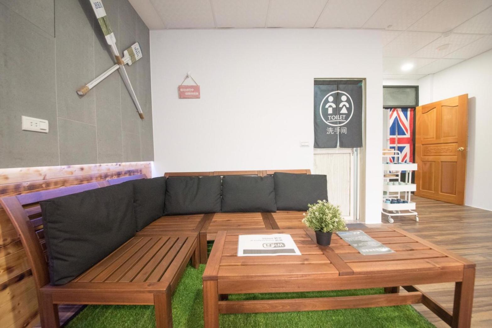 Deer Traveler Hostel Yuchi Bagian luar foto