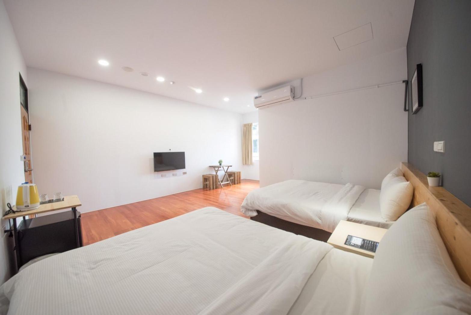 Deer Traveler Hostel Yuchi Bagian luar foto