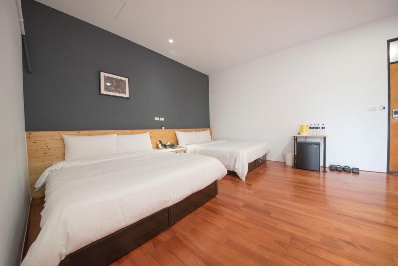 Deer Traveler Hostel Yuchi Bagian luar foto