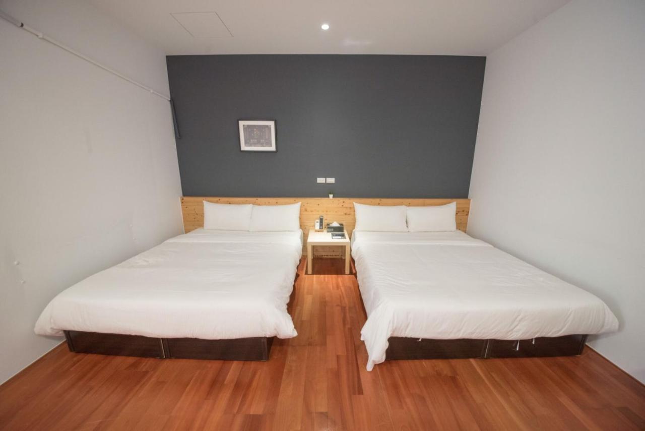 Deer Traveler Hostel Yuchi Bagian luar foto