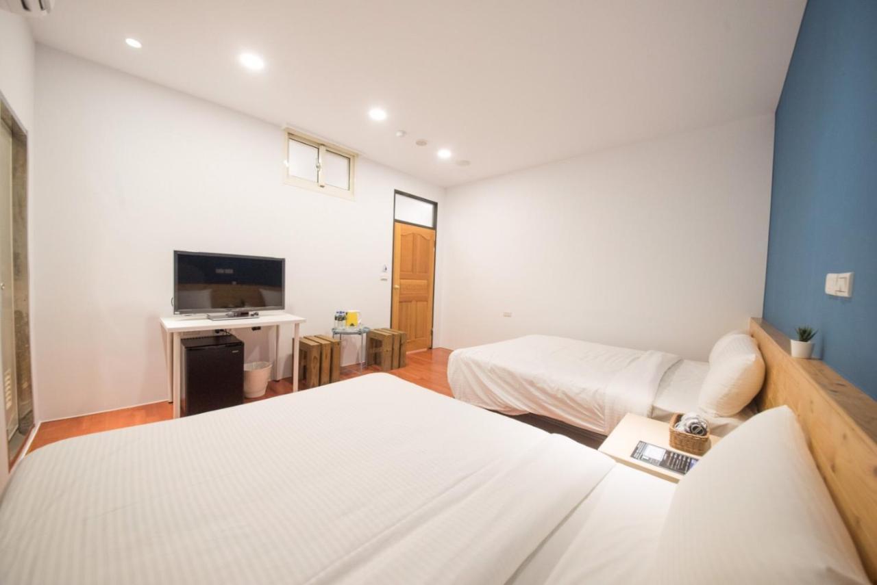 Deer Traveler Hostel Yuchi Bagian luar foto